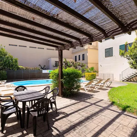 Queens 1a Apartment Salou