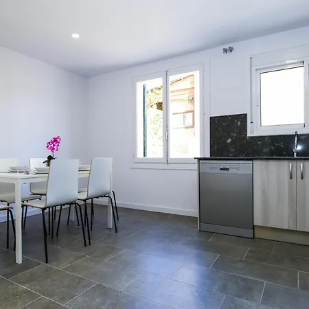 Queens 1a Apartment *